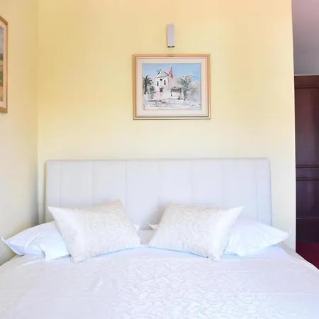 Room In Bb - Villa Riva Accommodation Maison d'hôtes *